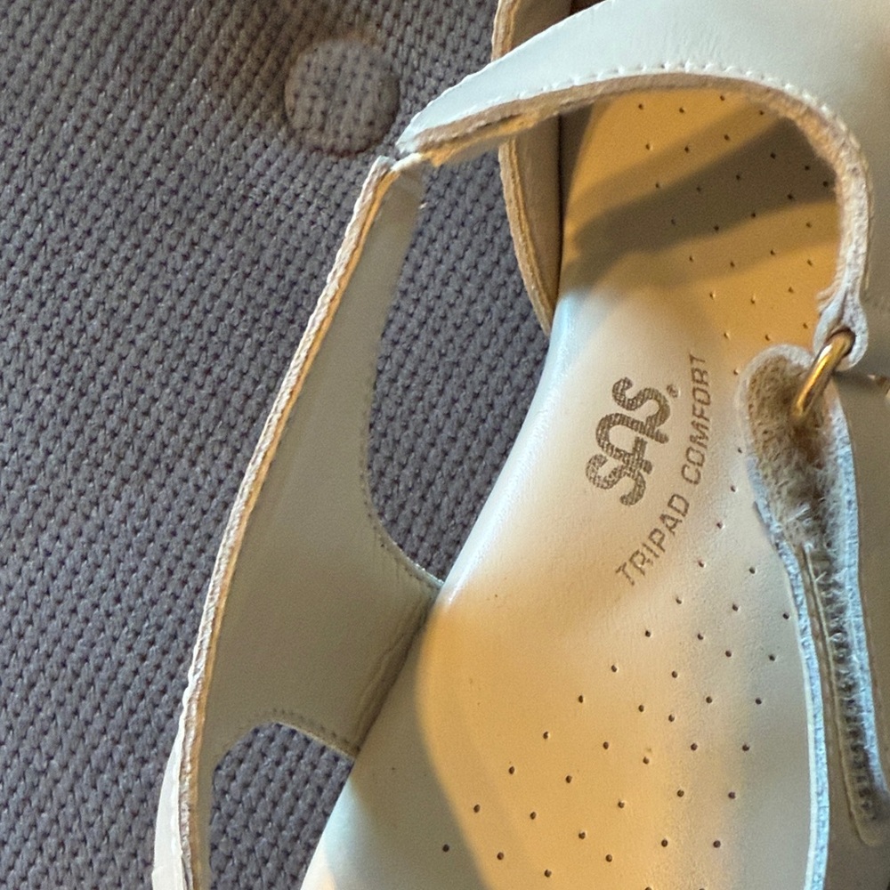 SAS Cream Comfort Sandals EUC‎ - Picture 2 of 8